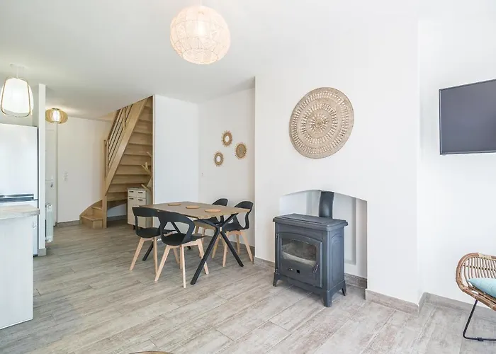 Les Duplex Du D'orient 아파트 *